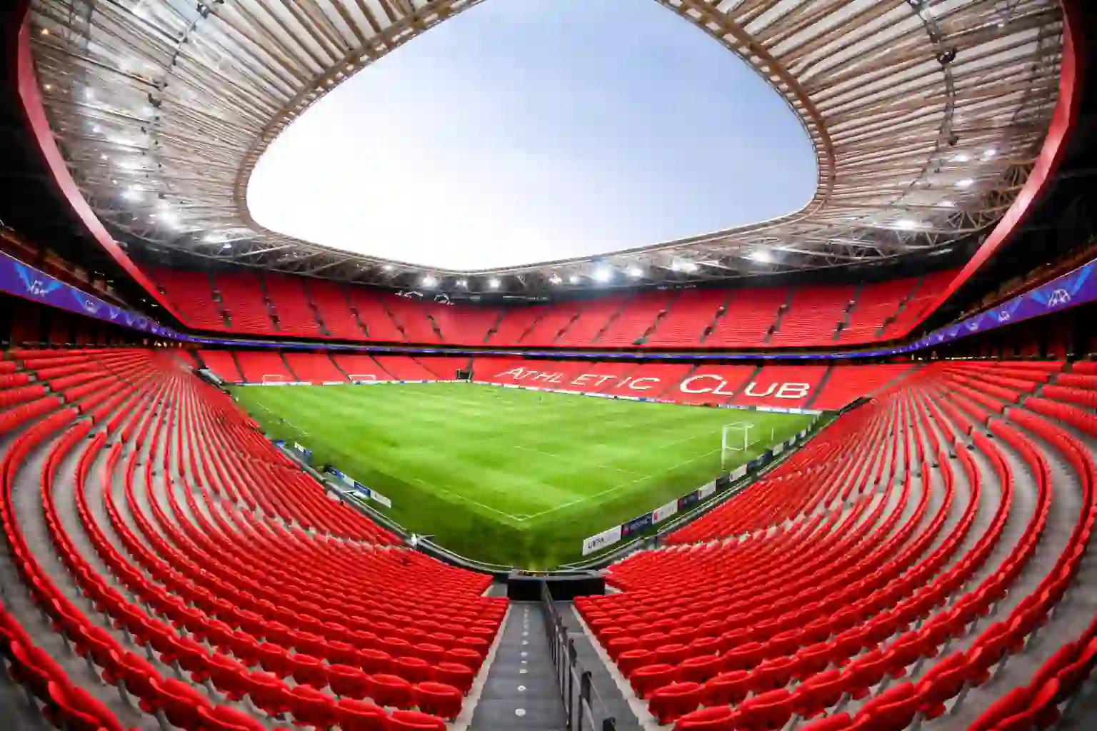 San Mamés stadium tour Bilbao — Athletic Club museum, players' tunnel and pitch access