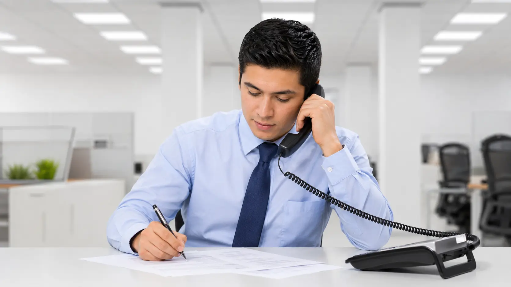 Business sales in Spanish with professional sales phrases and vocabulary