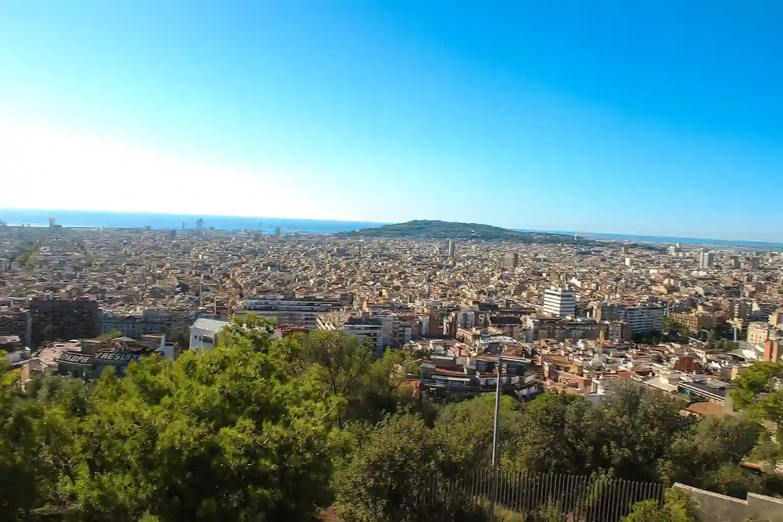 Aussicht vom Turó de les Tres Creus auf Barcelona