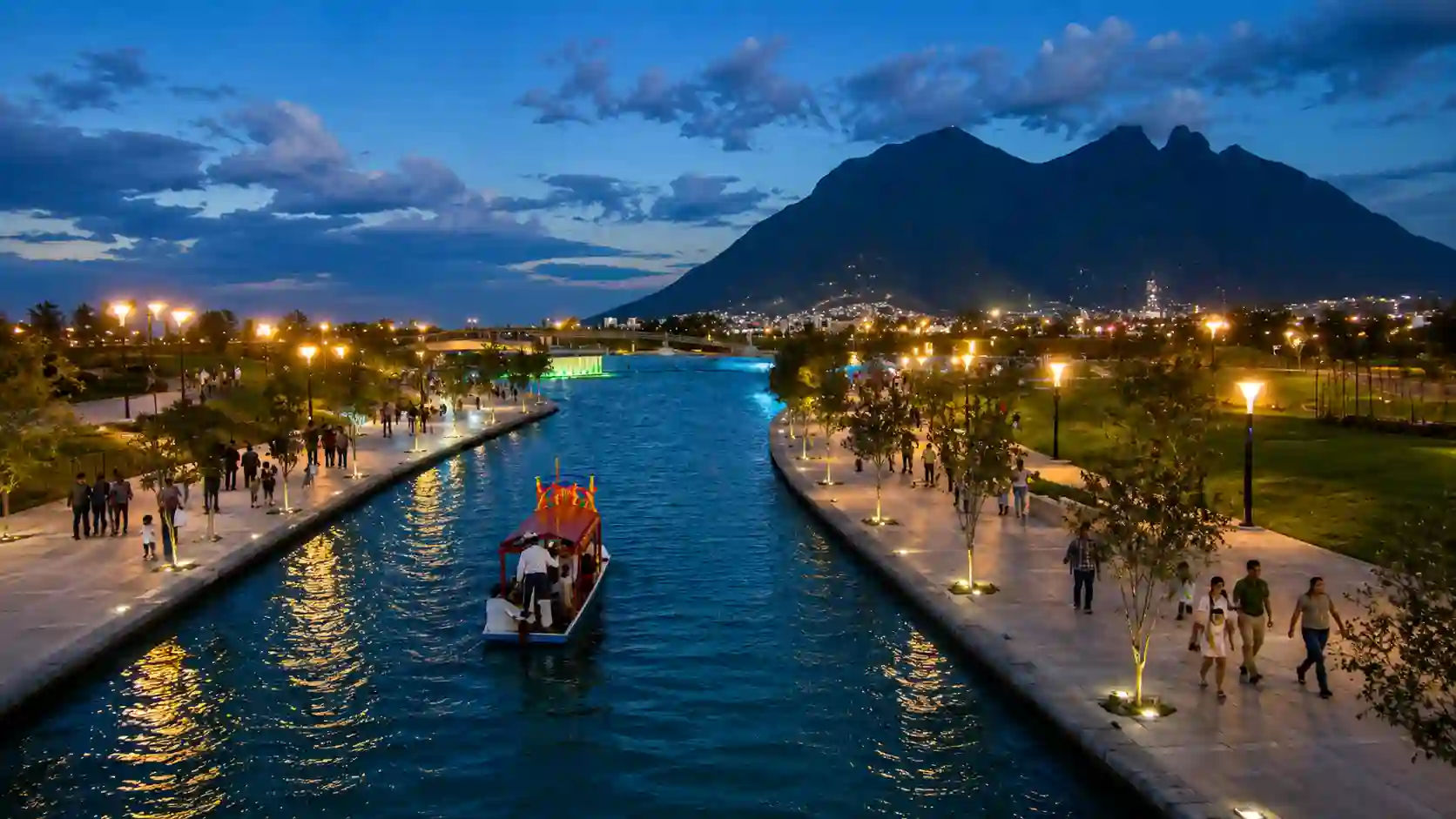 Monterrey Fluss und Stadtlandschaft