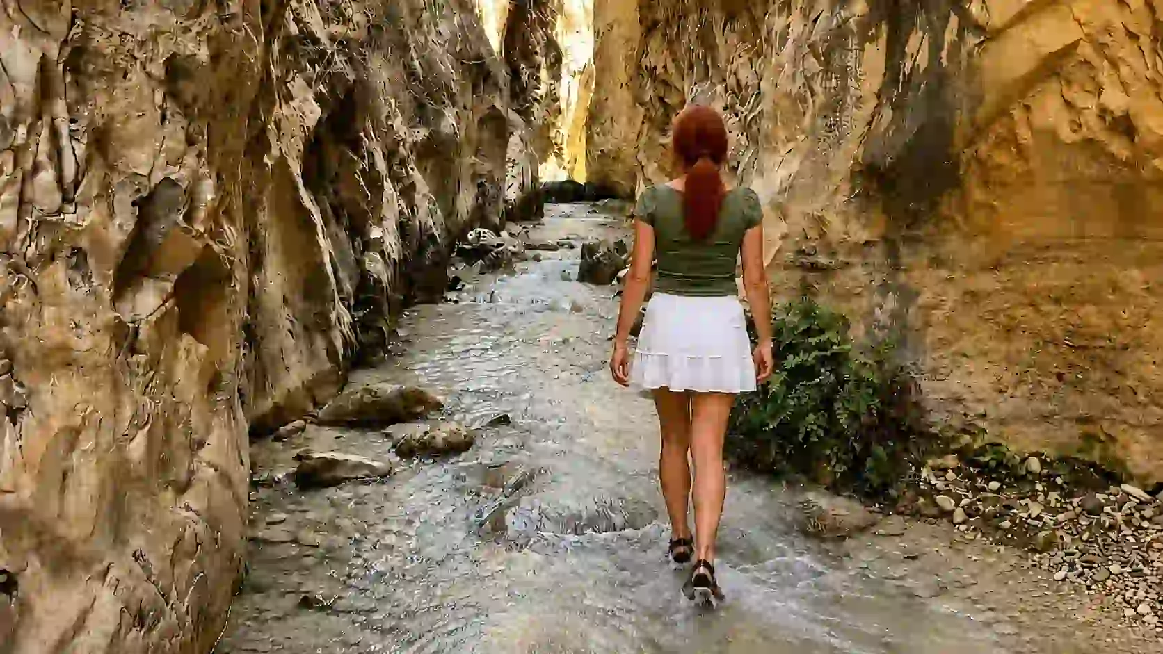 Río Chíllar Wanderung bei Nerja durch Wasser und Felsen
